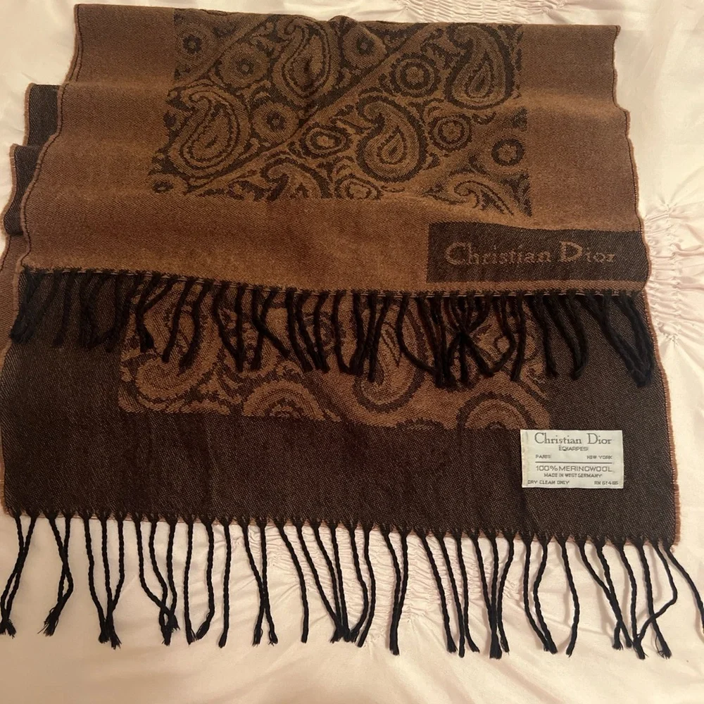 Christian Dior 100% Marinowool scarf Brown with paisley design